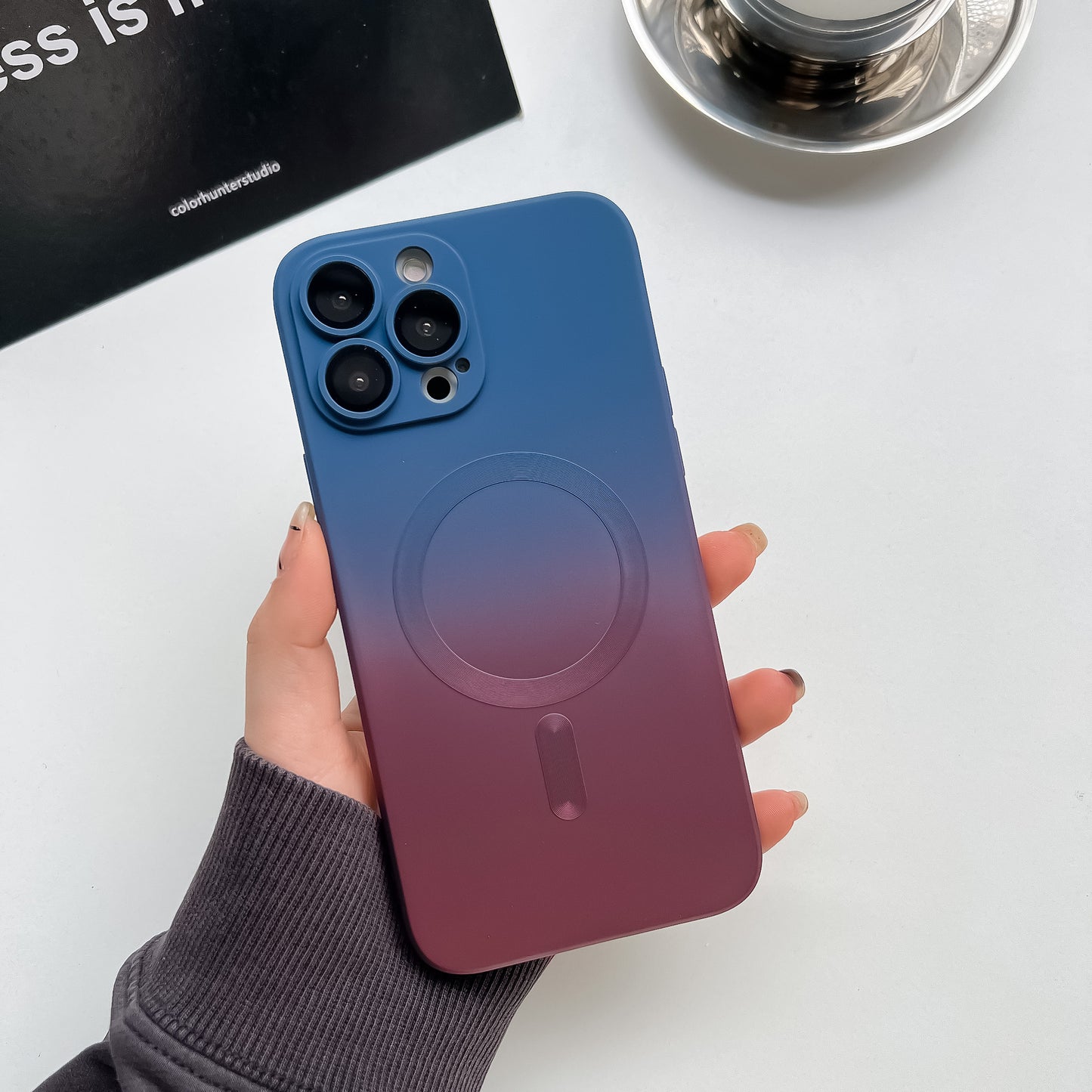 Two tone gradient liquid magnetic suction suitable for Apple 17 Promax phone case